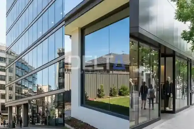 Bronz ton aynalı film ile balkon camlarında sıcak yansıma ve dışarıdan bakışı azaltma.