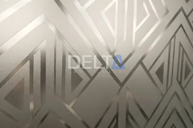 Mavi aynalı cam film uygulaması; balkon camlarında mavi tonlu yansıma ve güneş kontrolü.