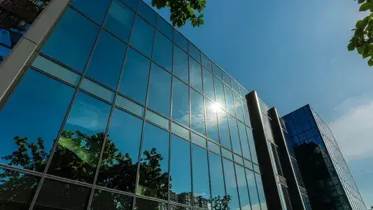 Aynalı Bina Cam Filmi